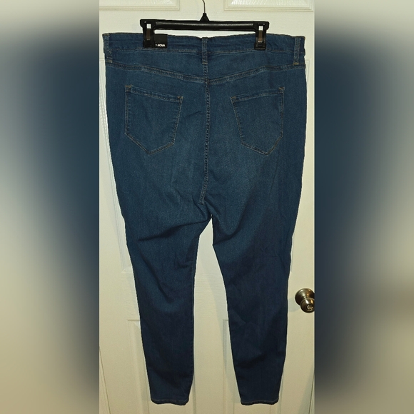 Plus Size Classic High Waist Skinny Medium Blue Wash Denim-Size 3X - Picture 4 of 5